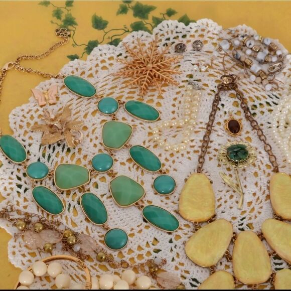 Vintage to Modern WEARABLE Costume Jewelry 20+ Trifari, P, and Japan - Picture 2 of 5